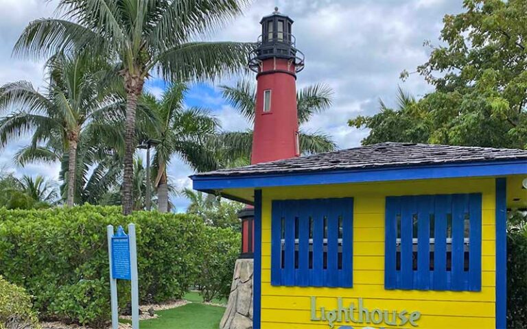 lighthouse statue with building at lighthouse cove adventure golf jupiter