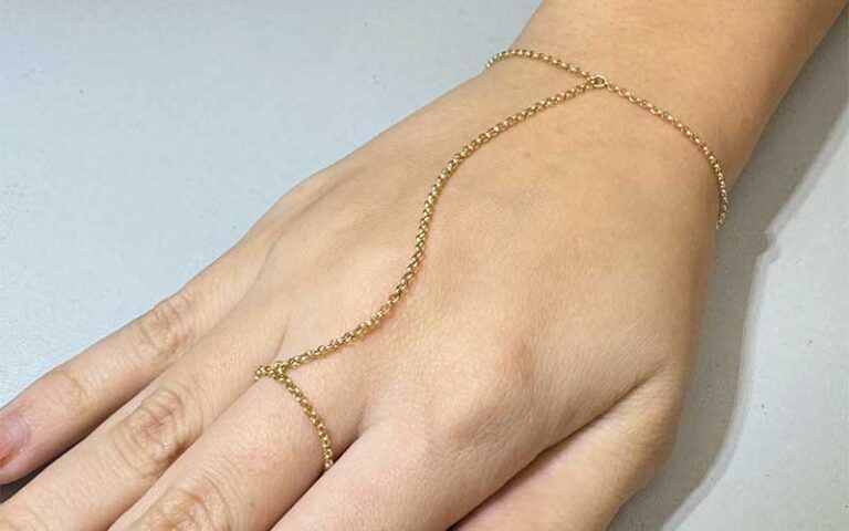 hand and wrist with connected handchain at permanent jewelry miami orlando