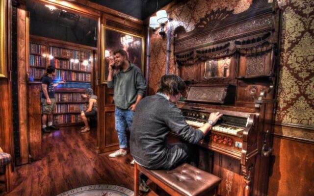 Escapology on Sunset Walk and International Drive is a high adrenaline escape game where players are locked inside a themed room and must complete their mission before time runs out!
@escapologysunsetwalk @escapologyorl